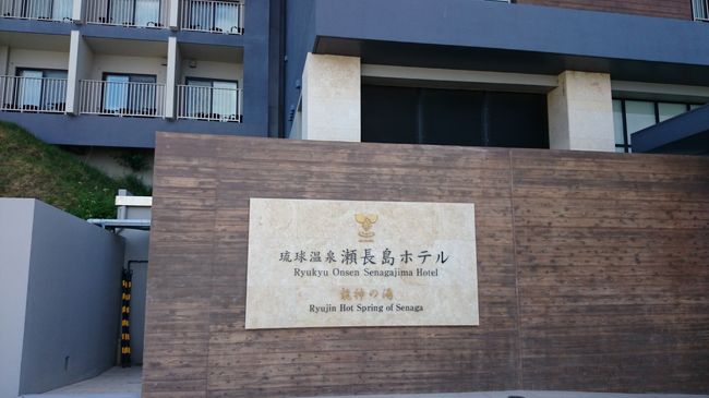 玄関は空港側です。