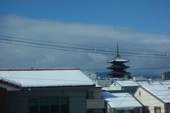 きっと金閣寺とか、大賑わいなんだろうな〜、なんて思いながら、車窓の雪景色を眺めつつ奈良へ。