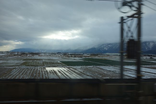 ところが、関が原を越えると一気に雪は少なくなり、名古屋へビューン。<br />１０分ほどの遅れで名古屋に到着。<br /><br />こんな弾丸奈良初詣でした。<br /><br />今年もどうぞよろしくお願いいたします。