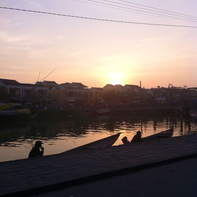 夕焼けが綺麗だった。<br />ディナークルーズもあって、迷ったが、結局乗らなかった。<br />