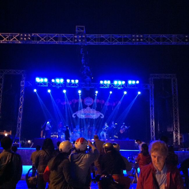 年末だから、LIVEも開催！<br /><br />今回は年越しは日本でだったけど、<br />ホイアン年越しも面白そう…<br /><br />また来たいな。<br />次は雨季でないときにね笑