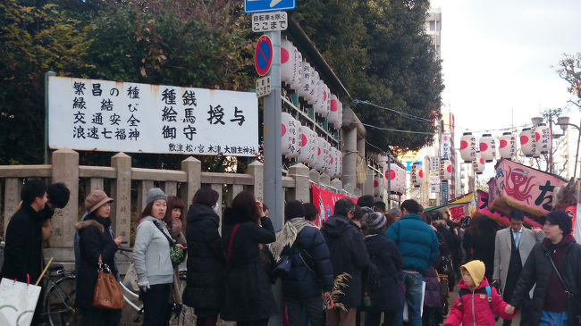 何の行列か尋ねてみると、なんとお詣りの行列でした。