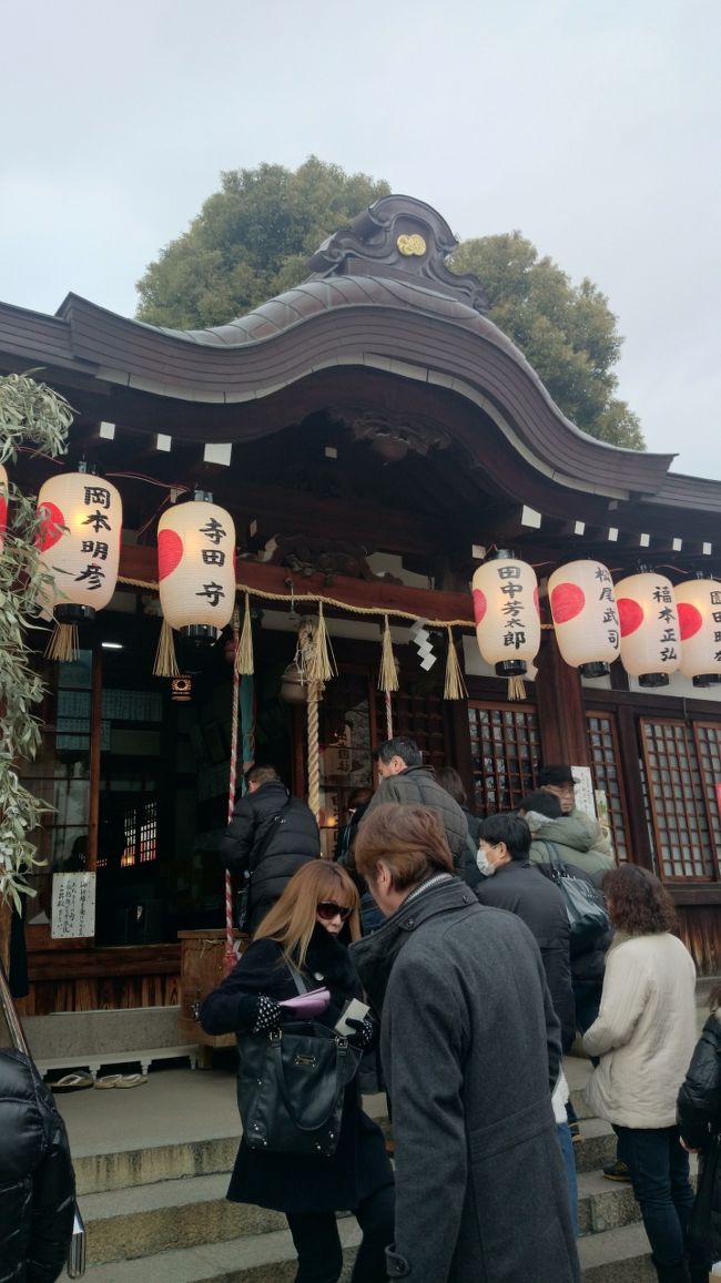 敷津松之宮の本殿  大国主神社と同じ敷地内にあり中央で参道が交差しています。
