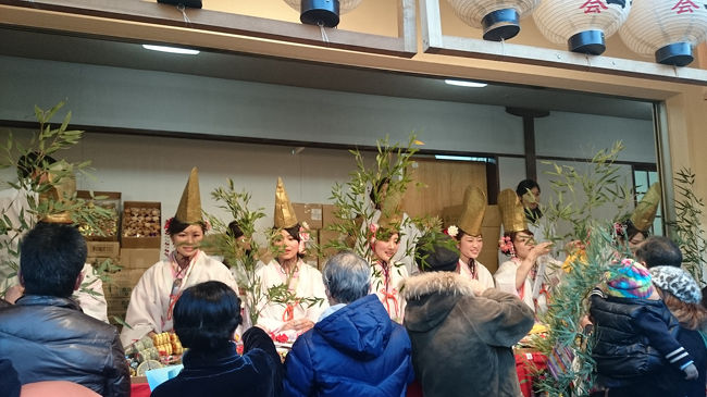 福むすめさん達は、毎年公募で選ばれます。福むすめの名誉は、嫁入り道具の一つになる・・と言うのは昔の事でしょうか？今では、嫁入り道具という言葉も死語になりつつありますね！