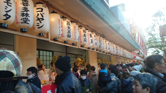 大きなカメラを持った取材の方もチラホラ！