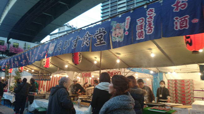 色んな露天が並んでます。