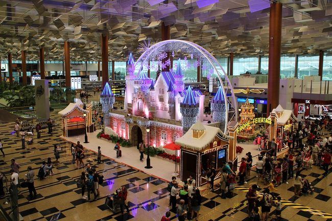 １日遅らせたお陰で、チャンギ空港内をくまなく散策することができました。