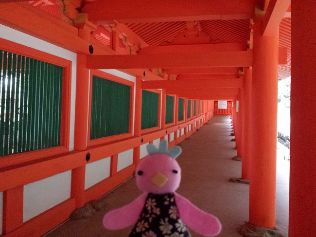 回廊を通って。