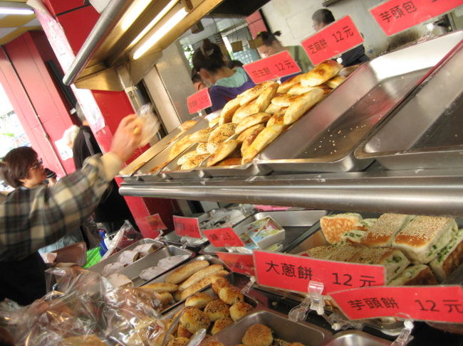 ついでにぃ〜<br /><br />ちょっと行列が少ないお隣さんのお店にも寄って買っちゃオ