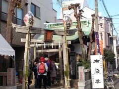 ようやく、２つ目の深川稲荷神社。　布袋尊です。