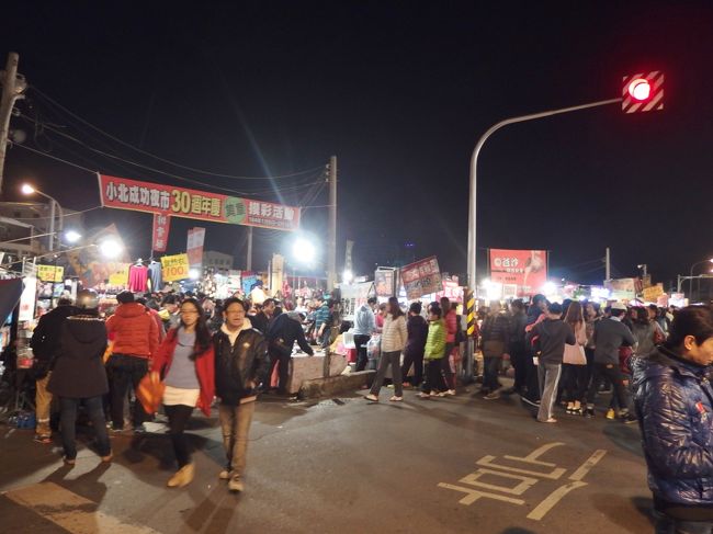 四連休の土曜日、すごい人出です。<br />でも花園夜市はもっと人が多いでしょうから、こちらにして正解かも。<br />
