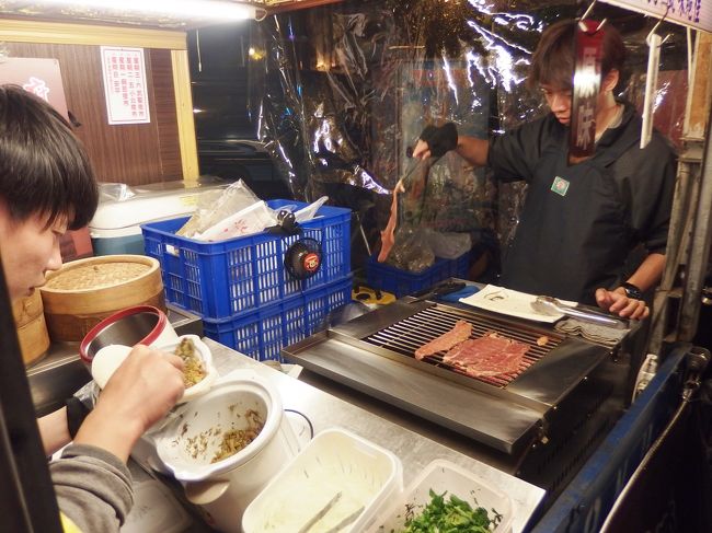 焼肉を挟む方式の刈包。<br />ヘルシー志向？<br />