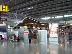 7:30
ホテルのリムジンバスでスワンナプーム空港へ。
カトマンズへはタイ国際航空で入りました。
3時間半ほどのフライトしたが、
中国東方航空よりはるかに乗り心地がよかったです。
さすがタイ航空！
ただ新千歳～バンコク間より時間は短いですが値段は高かったです。