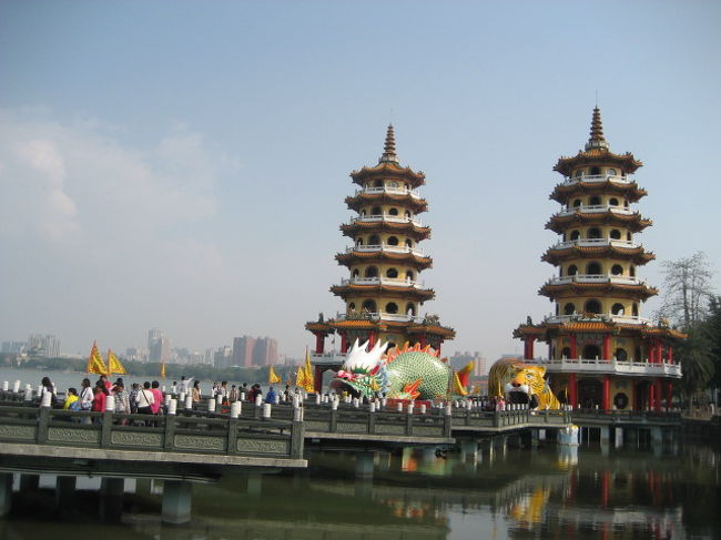 バス停の　「龍虎塔」　で下りるとすぐ目の前　