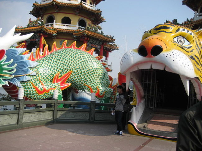 虎の口から出てきますぅ〜<br /><br />これで「厄」がおちるんだとか