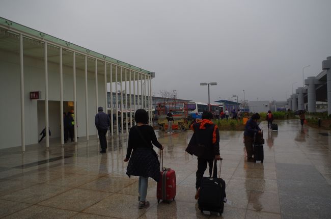 端っこあたりにバス乗り場がないかと思って行ってみると、