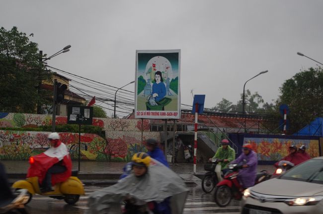 おお、掲げてある掲示からして社会主義っぽい