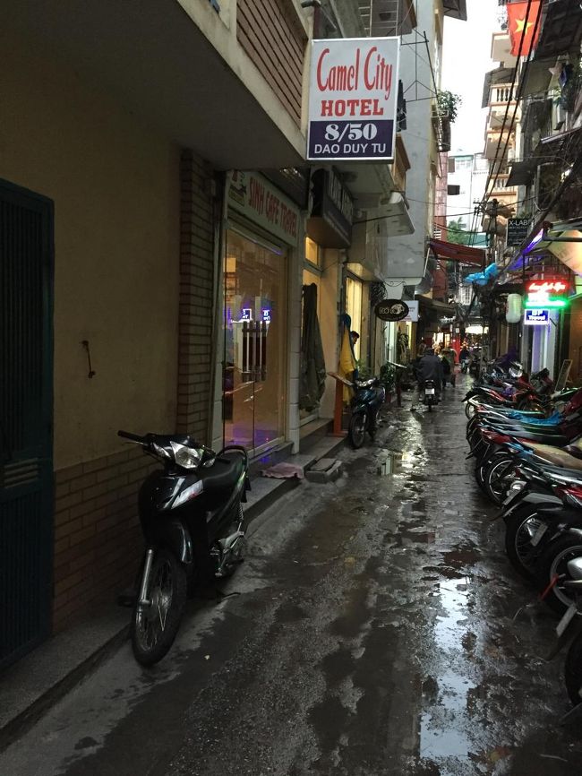 ホテルはCamel City Hotel というところにした。宿泊料の安さ優先で選択。わかりにくい裏通りにあった。ただ夜になると周辺の大きな道ははかなり騒がしかったのに対しここは静かで、ロケーションは結果的にはオーライ。