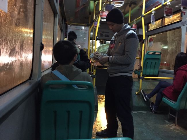 帰りはバスで。22番のバスが宿最寄りまで行ってくれる。市内は7000ドン。