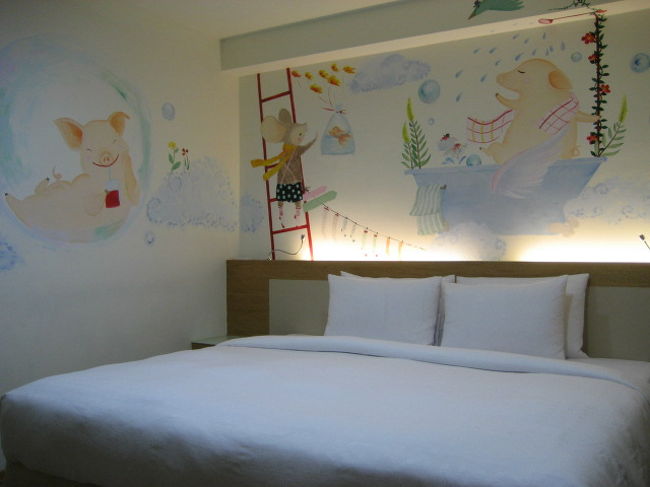 スーパーとコンビニにお買い物をしてホテルへ・・・<br /><br /><br />部屋はタブレットを見ながら自分の好きな部屋を選べます（＾＾）<br />私の選んだ部屋はブタさんのお部屋