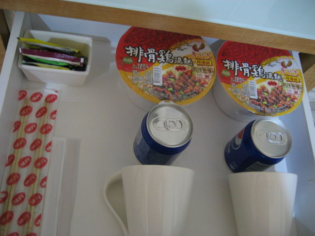 カップ麺、コーラー、お水とか無料！！<br /><br />ありがたい（＾＾）