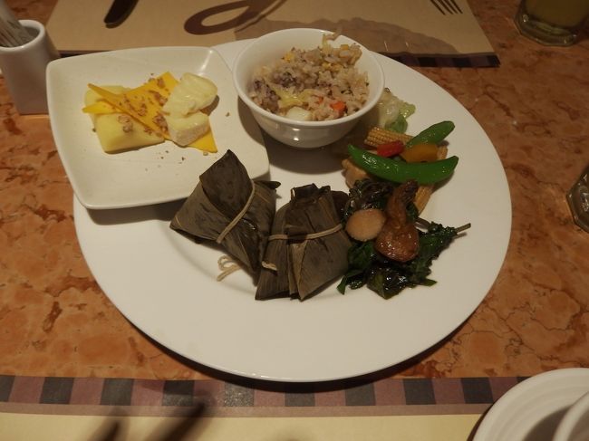 しっかり食べて・・・帰ります。<br /><br />もちろん、朝風呂にゆったり浸かって<br />お腹をすかせてからレストランに行きました。<br /><br />温泉じゃないけど、大きなお風呂は気持ちよかった！