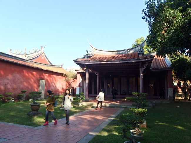 孔子廟右手のこのエリアは、無料です。