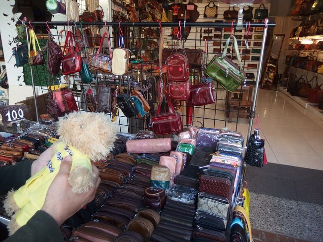 皮細工の店。<br />