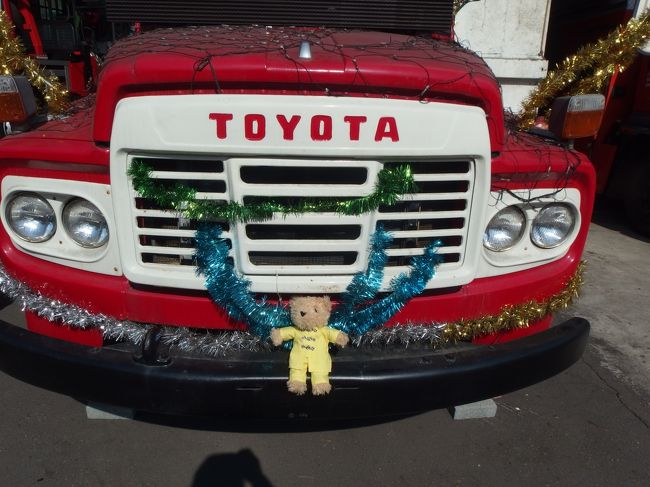 着飾った消防車が市民や観光客を楽しませてくれます。<br />