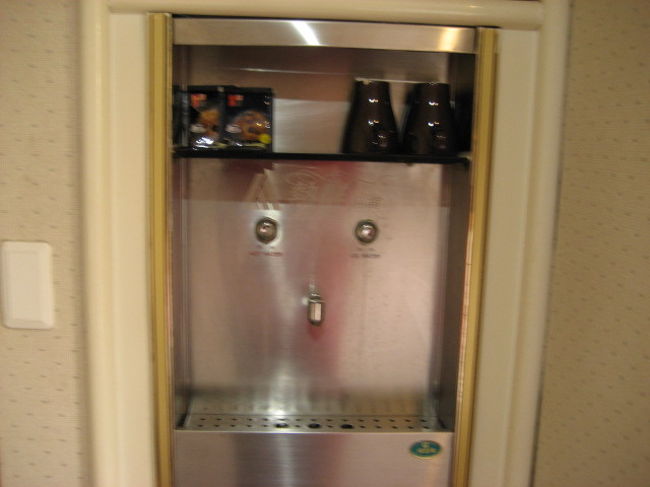 部屋のお湯と冷水の出る設備付<br /><br />部屋は汚くてサイテーだけどこの設備だけは良かったﾃﾞｽ