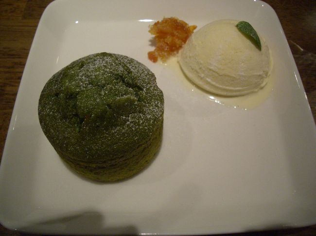 抹茶のフォンダンショコラをオーダー<br /><br />もともと萩寺の近くにあった萩荘という建物（下宿？）が<br /><br />取り壊しになりそうになったところを有志でなんちゃらして<br /><br />このカフェにしたとのこと