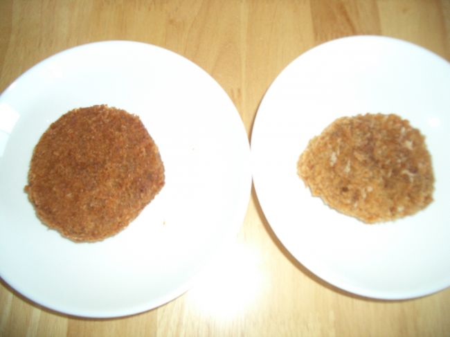 帰宅してメンチカツを食べ比べる<br /><br />右がきたじまの：旨みがあり、玉ねぎの食感と甘みが良い感じ<br /><br />左がサトーの：肉肉しい<br /><br />れいれいはきたじまのが好みでした<br /><br />今回も良く歩いた〜<br /><br />＜おしまい＞