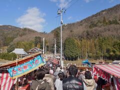 　毎年１月５日は田倉牛神社の初大祭です。
　健康や農耕の神とされる牛頭天王が祀られている田倉牛神社は、江戸時代の初めごろにこの地に勧請されたようです。普段は静かな農村地にある神社ですが、この日ばかりは岡山県内から多くの参拝者が訪れ賑わいます。
　