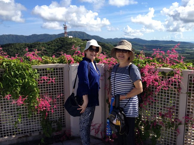 おばあちゃま２人。<br /><br />サングラスのままだと怪しい…。<br />