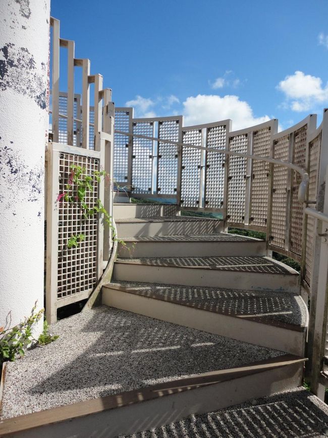 こんな感じの階段を上って行きます。<br />そんなには長い階段ではありませんので、子連れでも大丈夫です。<br />