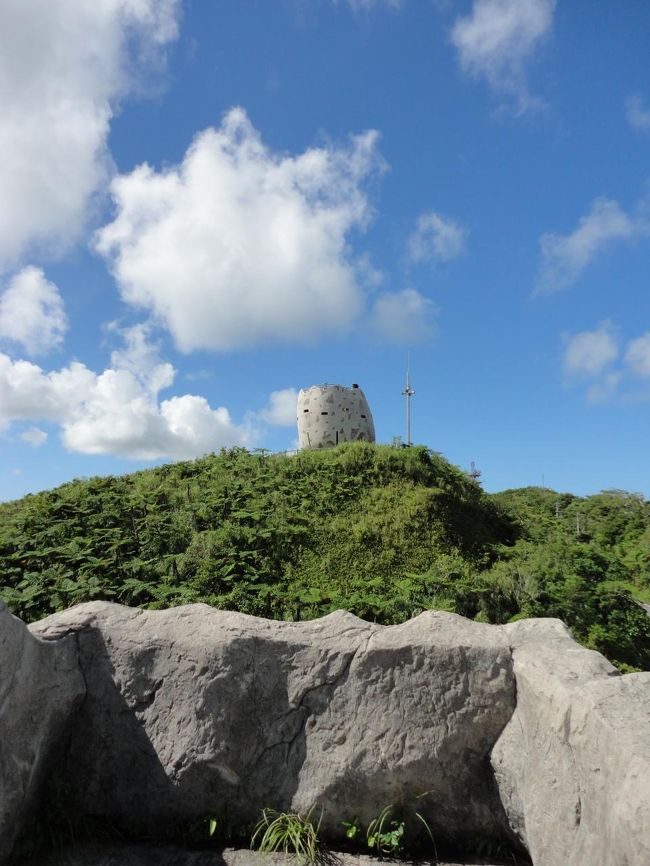 ここより上にも展望台がありました。<br />今回は立ち寄らず。<br /><br />展望台の形もユニークですね。<br /><br />
