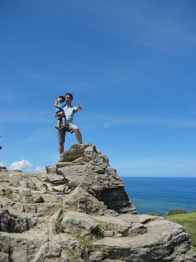 灯台からすぐのところに、足場の悪い岩場があるのですがそこからの眺めがまた格別です。<br /><br />足元要注意ですが…。<br />