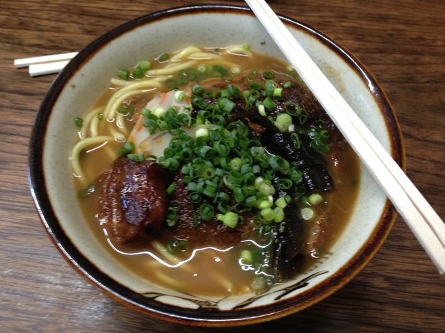 ソーキそば<br /><br />トロトロのお肉が本当に美味しい〜。<br />この味今までで一番美味しい！<br />他３名も同様意見☆