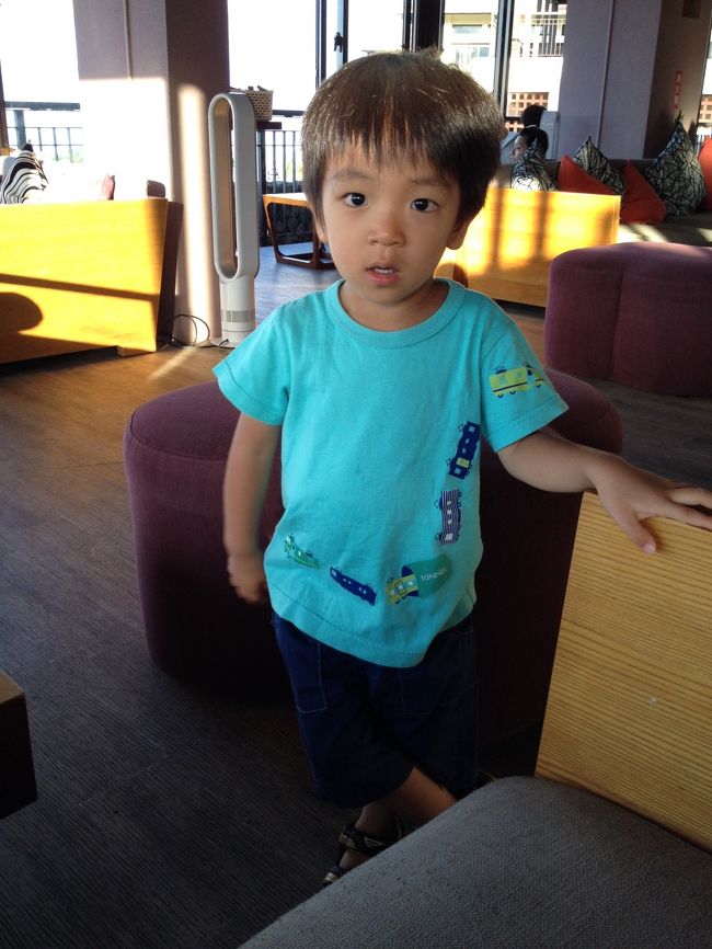 まだまだ元気な息子<br /><br />ここにいるとジュースがいくらでも出てくるから危険です。<br />