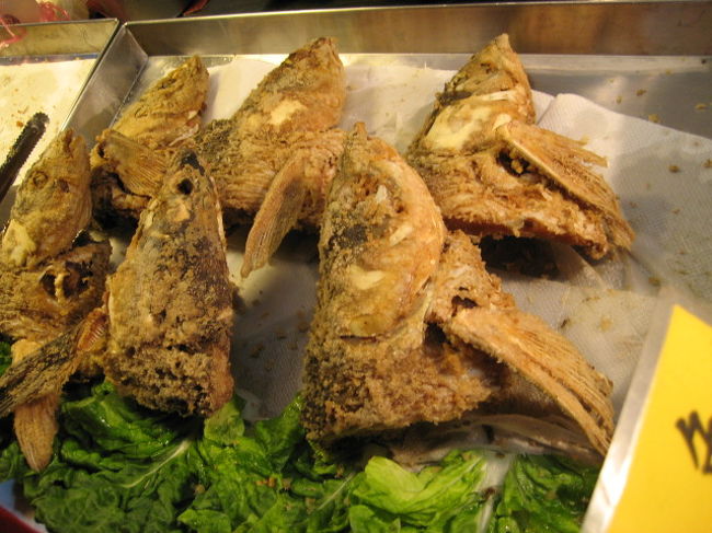 お惣菜とかも沢山売ってます