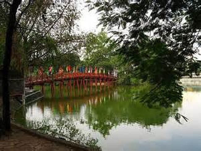 この湖周辺は市民の憩いの場でもある。