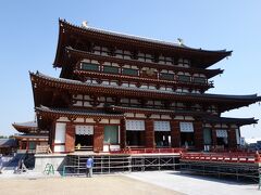 法相宗大本山【薬師寺】へ入ります。
【金堂】