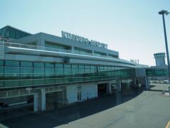 今回の北海道は、ここ釧路空港から始まります。お天気がいいですね。気温も１８度と旅行日和です(^-^)