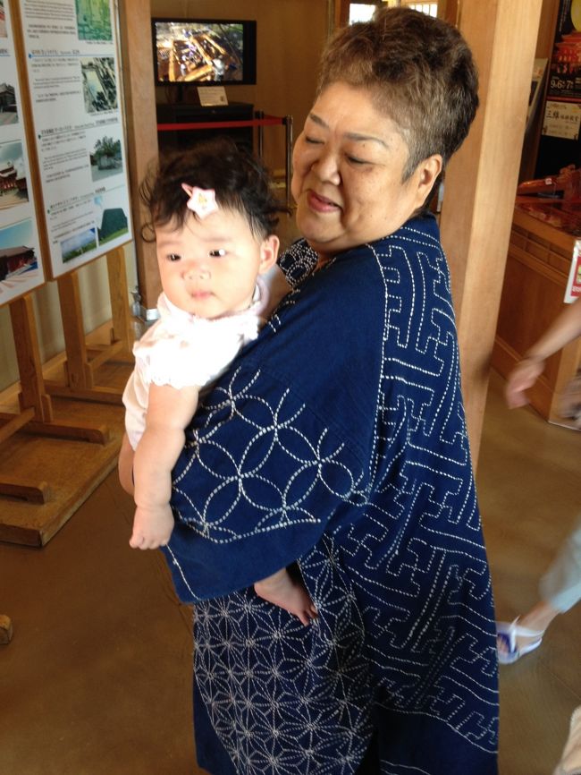 パパは息子と娘を預けられるという、初体験。<br />息子はほとんど寝ていたものの、娘はすぐ起きたよう。<br /><br />おばぁのお世話になったようです。<br />