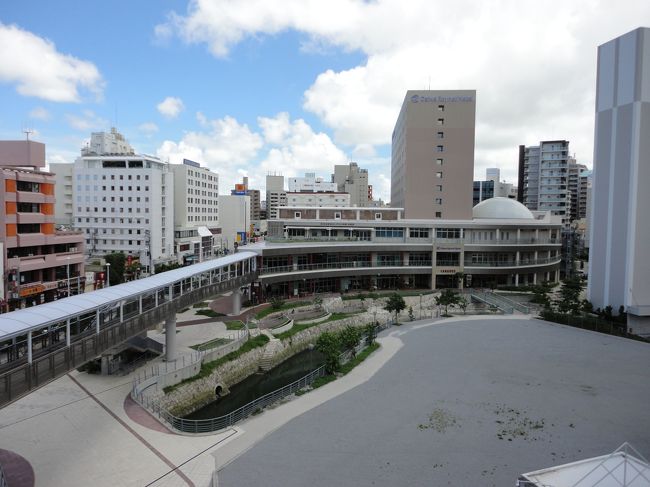 正面が今宵のホテルです。<br /><br />「ダイワロイネットホテル那覇国際通り」