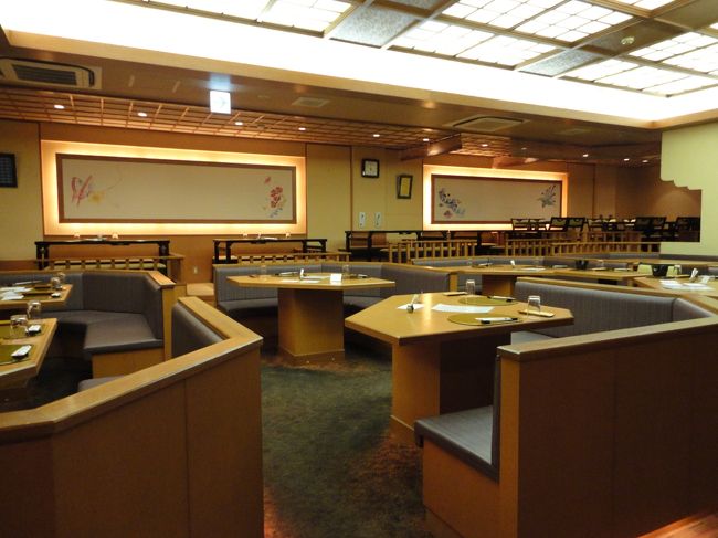 なかなか豪華な造りです。<br /><br />早い時間だったため、まだお客さんもほとんどいません。