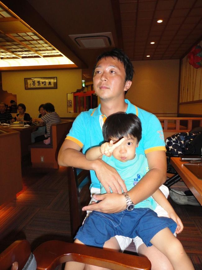 息子も興味深々です。<br />静かに舞台を見ていました。