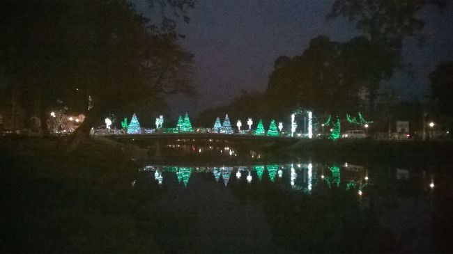 シエムリアップ川の夜の風景です。