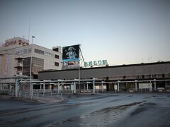 「JR青森駅」
青森駅近のホテルに前泊し、翌朝午前5時37分発の始発列車に乗るために早起きしました。