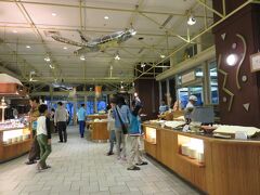 1階のセイルフィッシュカフェに、
朝食を食べに行きました。

7時ですが、けっこう混んでます。

